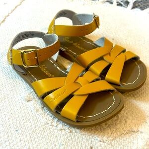Salt water girls sandals size 10T yellow